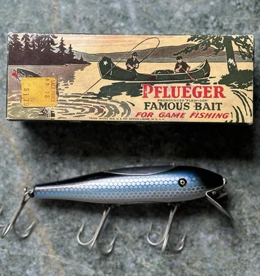 Pflueger 9509 Mustang No.5 Blue Mullet Fishing Lure And Box - Image 1 of 4