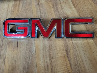 GMC 2010-2015 placa de identificación delantera emblema GMT177 Foto 1 de 4