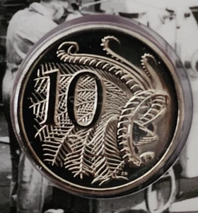 2011 Australian Ten cent 10c coin - Lyrebird - UNC ex mint set - Picture 1 of 2