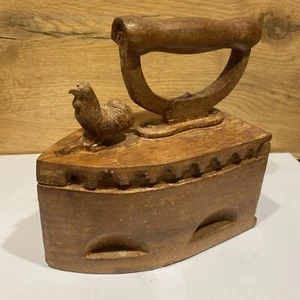Fer à Repasser de décoration en bois Iroko Rouge Ancien Vintage Collection - Imagen 1 de 9