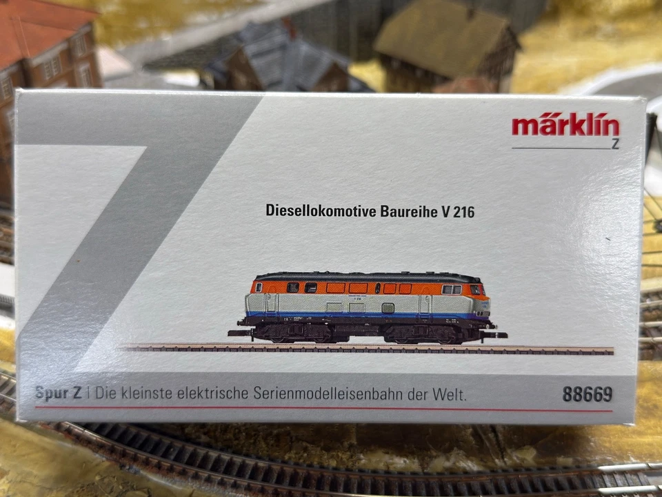 Z Scale Marlin 88669 Class V 216 Diesel Locomotive - Image 1 of 4