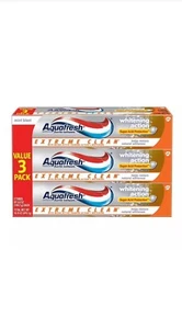 3 PACK - Aquafresh Extreme Clean Whitening Action Toothpaste, 5.6 Ounce New - Picture 1 of 2