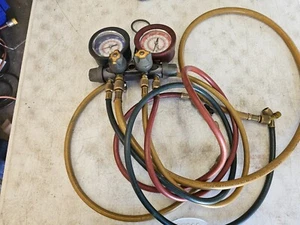 YELLOW JACKET TITAN 4-VALVE TEST & CHARGING MANIFOLD & Hoses - Picture 1 of 7