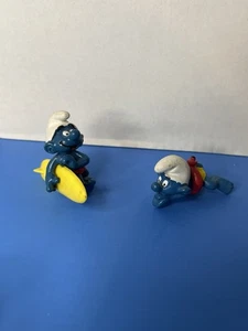 RAR Vintage 1977 Schwimmer Schlumpf mit Innenschlauch & 1981 Surfer Schlumpf mit Surfbrett - Bild 1 von 7