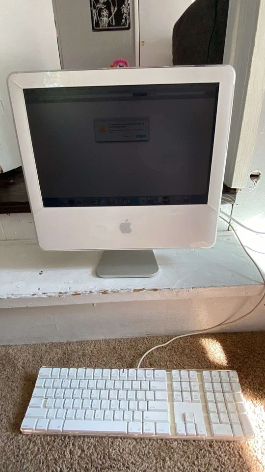 2005 IMac - Image 1 of 2