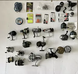 Lotto di circa 18 mulinelli da pesca vintage e accessori vari più marche e mod - Foto 1 di 24