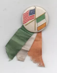Alfiler de celuloide de la década de 1920 con cintas y banderas de Italia y América - Imagen 1 de 2