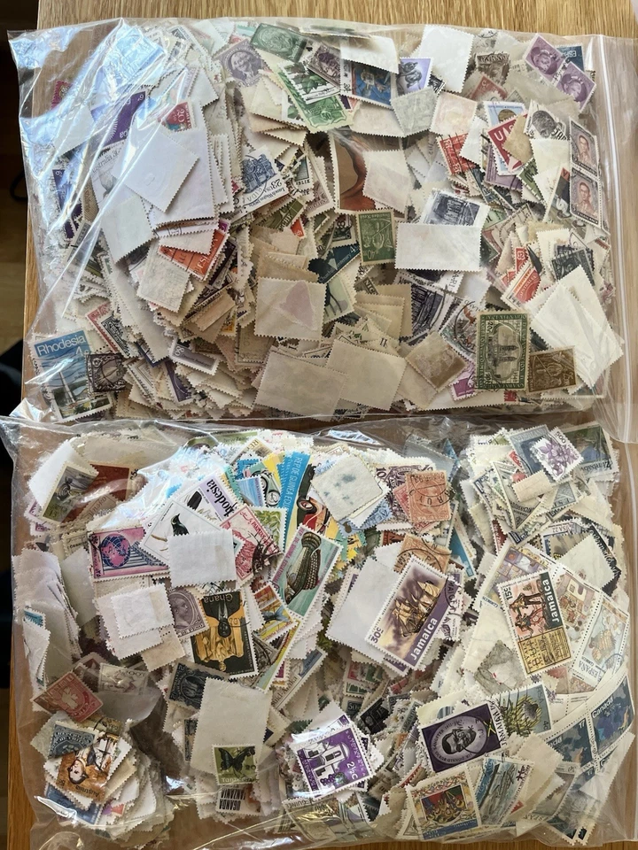 ‼️ THOUSANDS OF VINTAGE WORLD  LOOSE STAMPS - OFF PAPER USED  APROX 1kg ‼️ - Image 1 of 1
