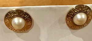 GIVENCHY CLASSIC GG LOGO MABE SIM PEARL GOLD MEDALLION PIERCED POST EARRINGS EUC - Picture 1 of 9