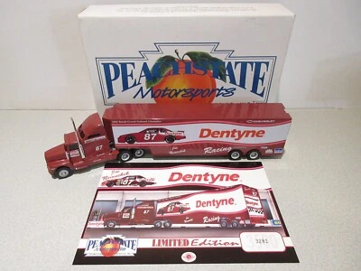 Литой самосвал PEACHSTATE Motorsports NASCAR Transporter No87 Joe Nemechek - Изображение 1 из 4