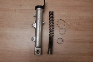 Tubo/soporte horquilla lateral izquierdo Yamaha FZ6 FAZER 600 - Imagen 1 de 4