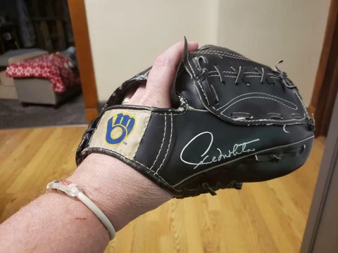 MILWAUKEE BREWERS SCOTT PAPER TOWELS PAUL MOLITOR Autographed Black Glove Kids!! Cover