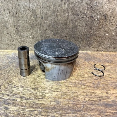 Pistón y anillos originales Stihl BR500/550/600 50 MM - 4282 030 2003 - Imagen 1 de 4