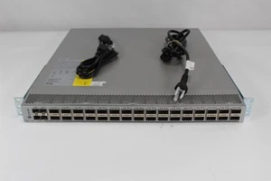 Cisco Nexus N3K-C3132Q-V 32-portowy przełącznik QSFP 10/40G z podwójnym zasilaczem i uszami stelażowymi - Zdjęcie 1 z 7