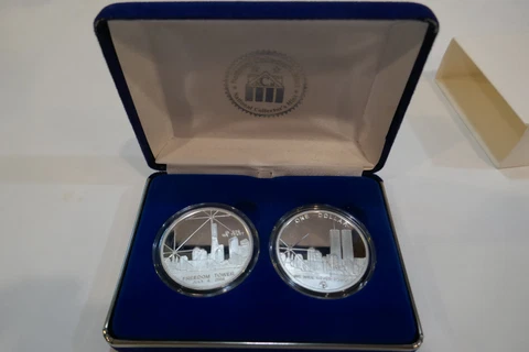 9/11 Commemorative National Collectors Mint 2 Coin Set w/Box No COA Cover