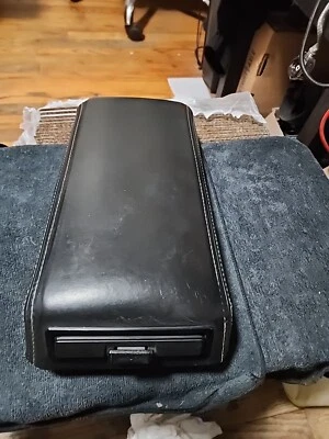 LINCOLN MARK VII CENTER CONSOLE ARM RESTER LID Cup Holder 1984-89 black - Image 1 of 4