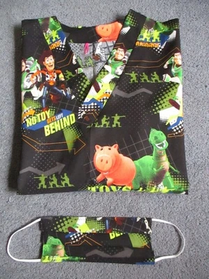 Blusa Toy Story Woody, Buzz, feita à mão preta de algodão tamanho pequeno 30-32 - Imagem 1 de 4