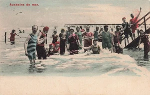 FOLKS IN VINTAGE SWIMSUITS AT THE OCEAN ~ FASHION c1910 POSTCARD 101325 U - Picture 1 of 2