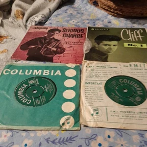 Cliff Richard 4 early UK viny records 2 EPs & 2 singles - Picture 1 of 5