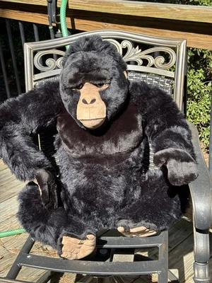 Animal Alley Toys r Us, большая черная серебристая горилла 32 дюйма б/у в отличном состоянии плюшевый шимпанзе - Изображение 1 из 4
