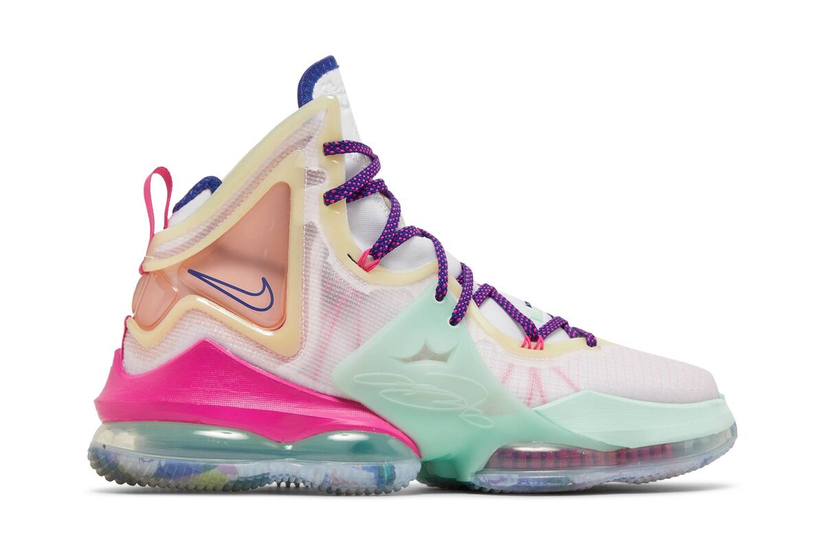 Nike LeBron 19 EP Valentine's Day for Sale - Authenticity Nike LeBron 19 EP Valentine's Day for Sale - Authenticity