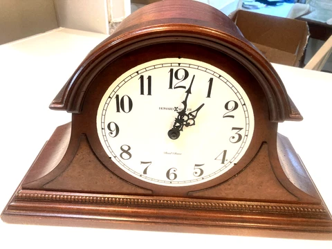 Vintage Howard Miller Quartz 630-122 Dual Chime Mantel Clock Working Cover