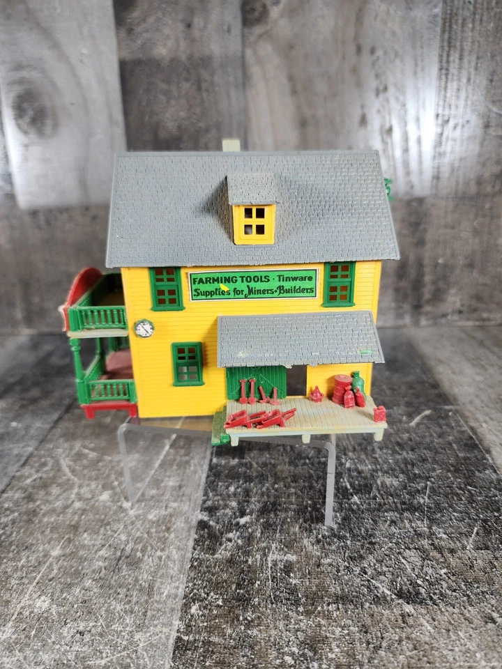 Vintage hardware store HO scale - Image 1 of 4