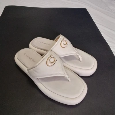 Sandalias Coach Sylvie para mujer de cuero tiza con logotipo superior plataforma talla 8 $165 Foto 1 de 4