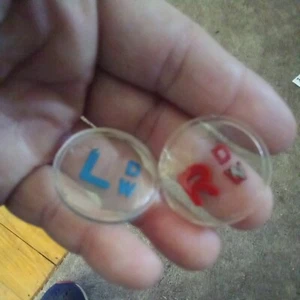 Röntgenmarker mit Initialen DW - Bild 1 von 8