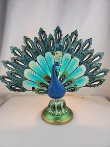 GLASS AND TIN METAL COLORFUL ๐ฆ PEACOCK BIRD TABLE LAMP - Picture 1 of 18