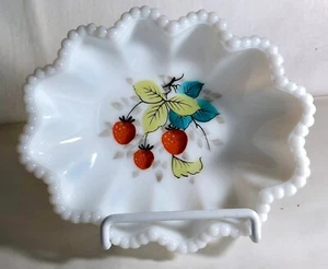 Westmoreland Beaded Edge 6" Strawberry Decorated Crimped Oval Nappy - Picture 1 of 1