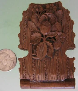 vintage Uhrenhalter aus geschnitztem Holz passend für eine 40mm Uhr...repariert wie abgebildet - Bild 1 von 4