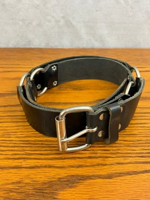 Cinturón Harley Davidson de cuero negro con anillos, escudo en relieve y llamas - 42" Foto 1 de 4