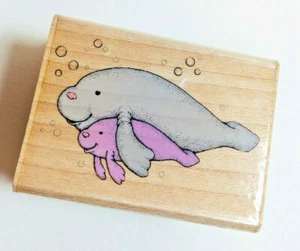 Seekuh Familie Stempel Mutter Baby Liebe Ozean Blase Sealife Hero Arts selten - Bild 1 von 5