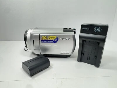 SONY Handycam DCR-SR40 30GB HDD 800x Zoom CAMCORDER w/Battery, Card/Charger - Image 1 of 4