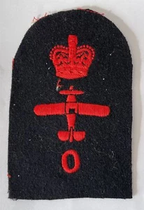 O Officers Royal Navy Red on Black Embroidered Branch Qualification Rank Patch - Picture 1 of 3