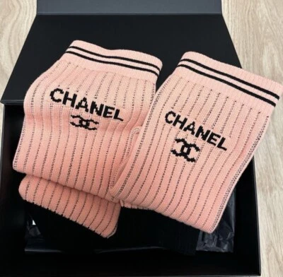 AUTÉNTICO CHANEL 24C POLAINAS LEGGINGS CUBREZAPATOS CALENTADORES DE PIERNAS ROSA Negro Marca Coco RARO Foto 1 de 3