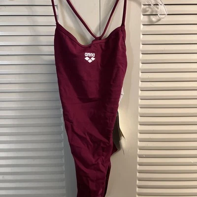 Traje de baño de una pieza a prueba de cloro Arena Carvico EE. UU. 32 Foto 1 de 4