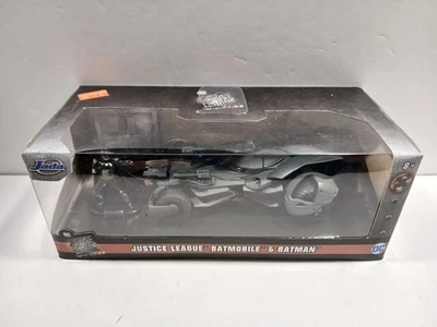 Jada Justice League BATMOBILE & BATMAN 1:32 Diecast - Hollywood Rides - Image 1 of 3
