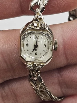 Винтажные женские наручные часы Hamilton из белого золота 14 карат с бриллиантами 22 камня 761... - Изображение 1 из 4