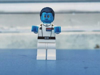 *Original Genuine* Lego Star Wars Grand Admiral Thrawn minifigure (75170) - Image 1 of 4