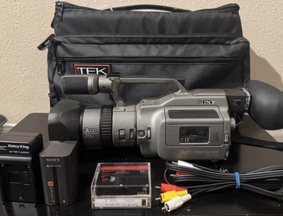 Sony Handycam DCR-VX1000 MiniDV NTSC аккумулятор + зарядное устройство + лента проверено работает ✅ - Изображение 1 из 4