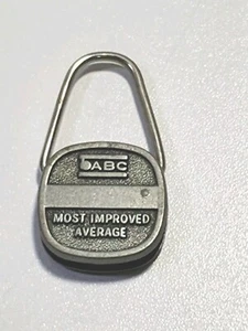 Llavero de Bolos ABC Llavero Más Mejorado Peltre Promedio 1" De Colección - Imagen 1 de 5
