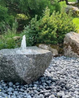 Quellstein Granit L90cm Naturstein Brunnen Komplettset Gartenbrunnen Springbrunn - Bild 1 von 4