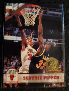 SCOTTIE PIPPEN: Chicago Bulls - Card #32 / 1993 Skybox NBA Hoops - Picture 1 of 2