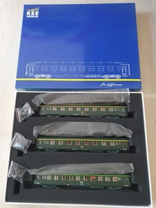 REE - SNCF - COFFRET DE 3 VOITURES DEV - Ech HO -Ref: VB 136 -Ep IV - NEUF - - Foto 1 di 5