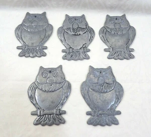Lote de 5 adornos navideños de búho de colección igual aluminio - ambos lados casi 3"" de alto - Imagen 1 de 5