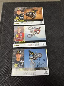3 pósters de motocross firmados por Husqvarna Osborne, Davalos, Bailey ENVÍO ENROLLADO - Imagen 1 de 8
