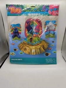 DREAMWORKS TROLLS TABLE DECORATING KIT NEW 3 CENTERPIECES & CONFETTI PIECES - Picture 1 of 3