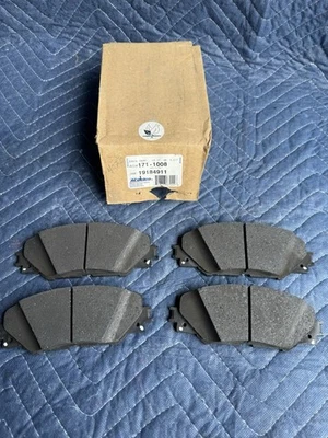 Genuine GM 2009-2010 Pontiac Vibe Front AWD Base GT Disc Brake Pads Set 19184911 - Image 1 of 4